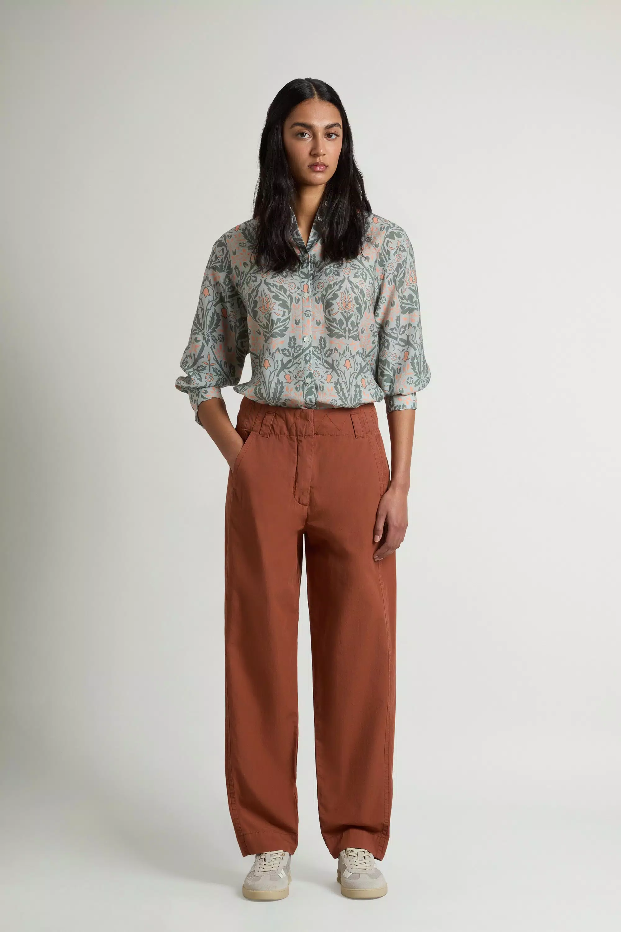 Garment-Dyed Carrot Pants in Pure Cotton Poplin - Acorn